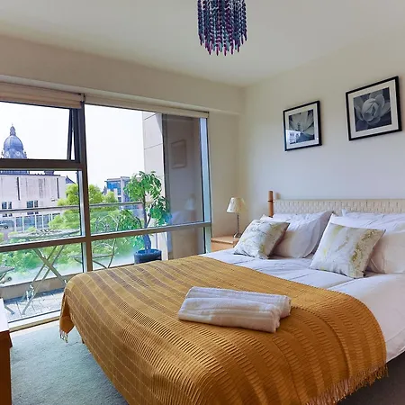 Apartment Live In Millenium Square