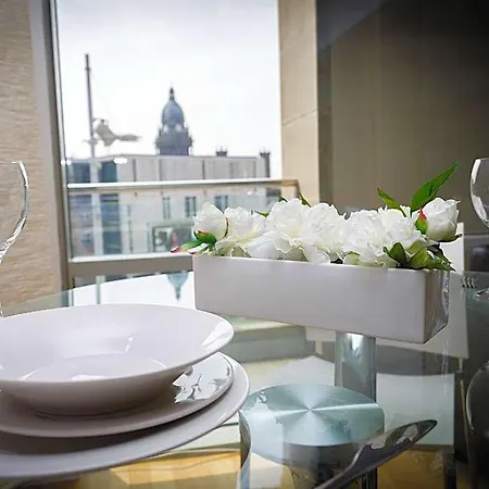 Live In Millenium Square Apartment *