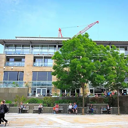 Live In Millenium Square * Leeds (West Yorkshire)