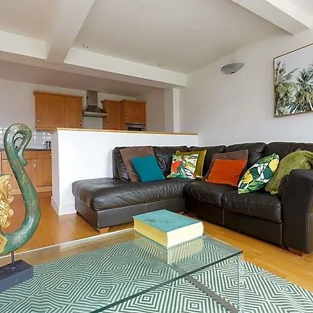 Live In Millenium Square Apartment
