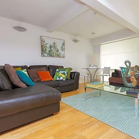 Live In Millenium Square Apartment