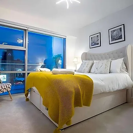 Apartment Live In Millenium Square