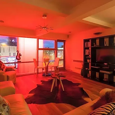 Live In Millenium Square Apartment *
