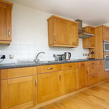 Live In Millenium Square Apartment *