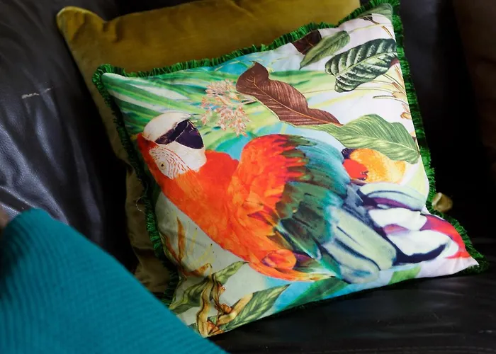 Live In Millenium Square アパート リーズ