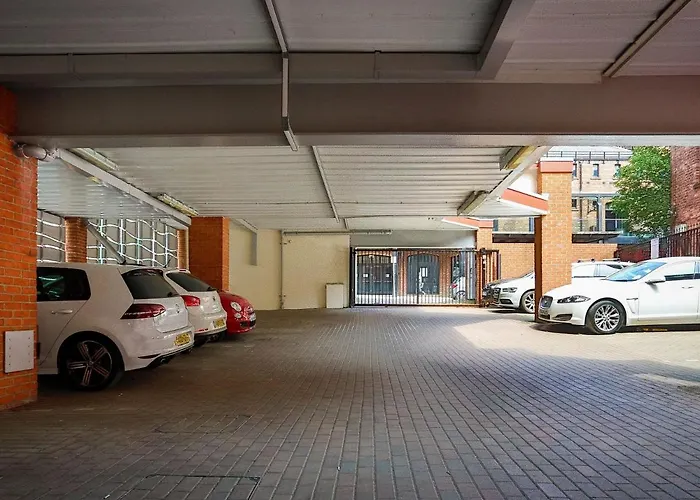 Live In Millenium Square Apartment *