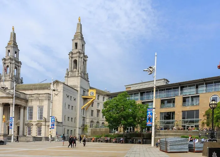 Live In Millenium Square Apartment *