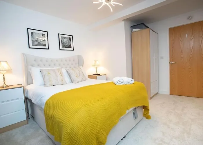 Live In Millenium Square * Leeds (West Yorkshire)